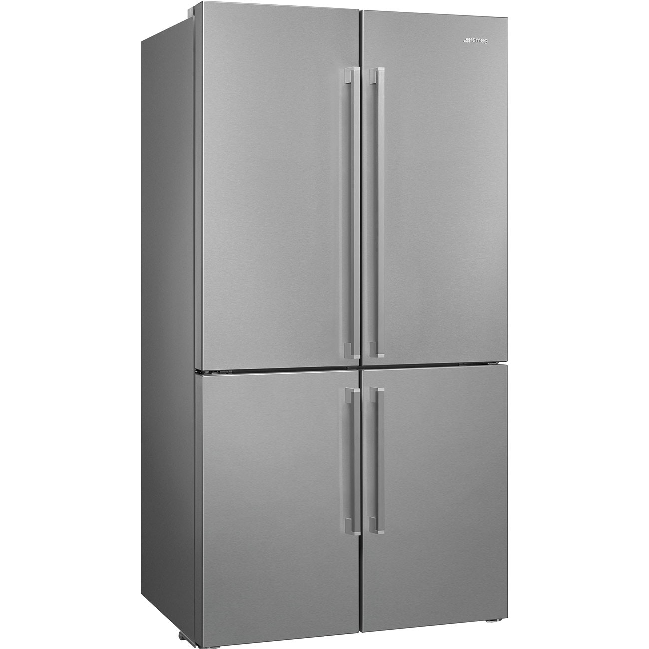 Un refrigerador plateado de cuatro puertas con tiradores plateados.