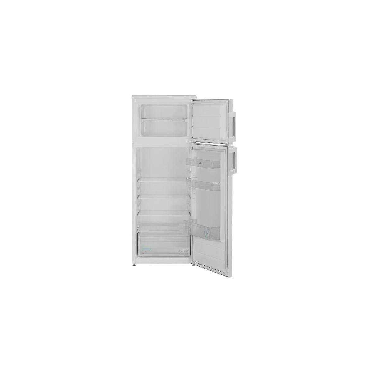 Un frigorifero bianco con porte del congelatore e frigorifero aperte, interno vuoto.