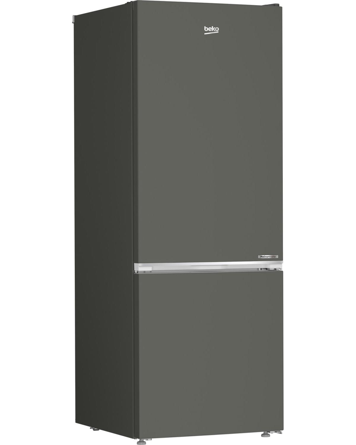 Un frigorífico Beko gris oscuro con una tira plateada en el asa entre compartimentos.