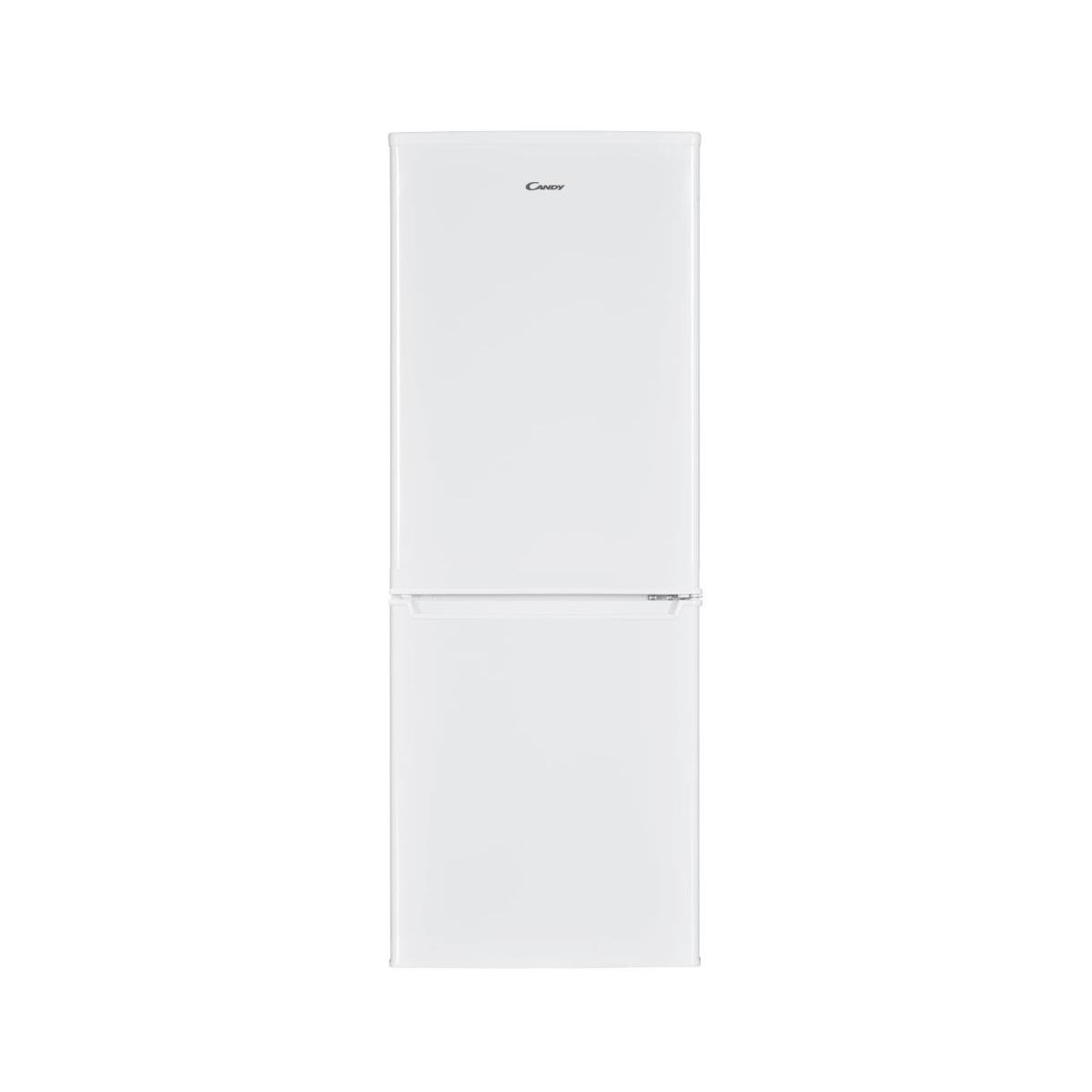 Un refrigerador Candy blanco con congelador arriba.