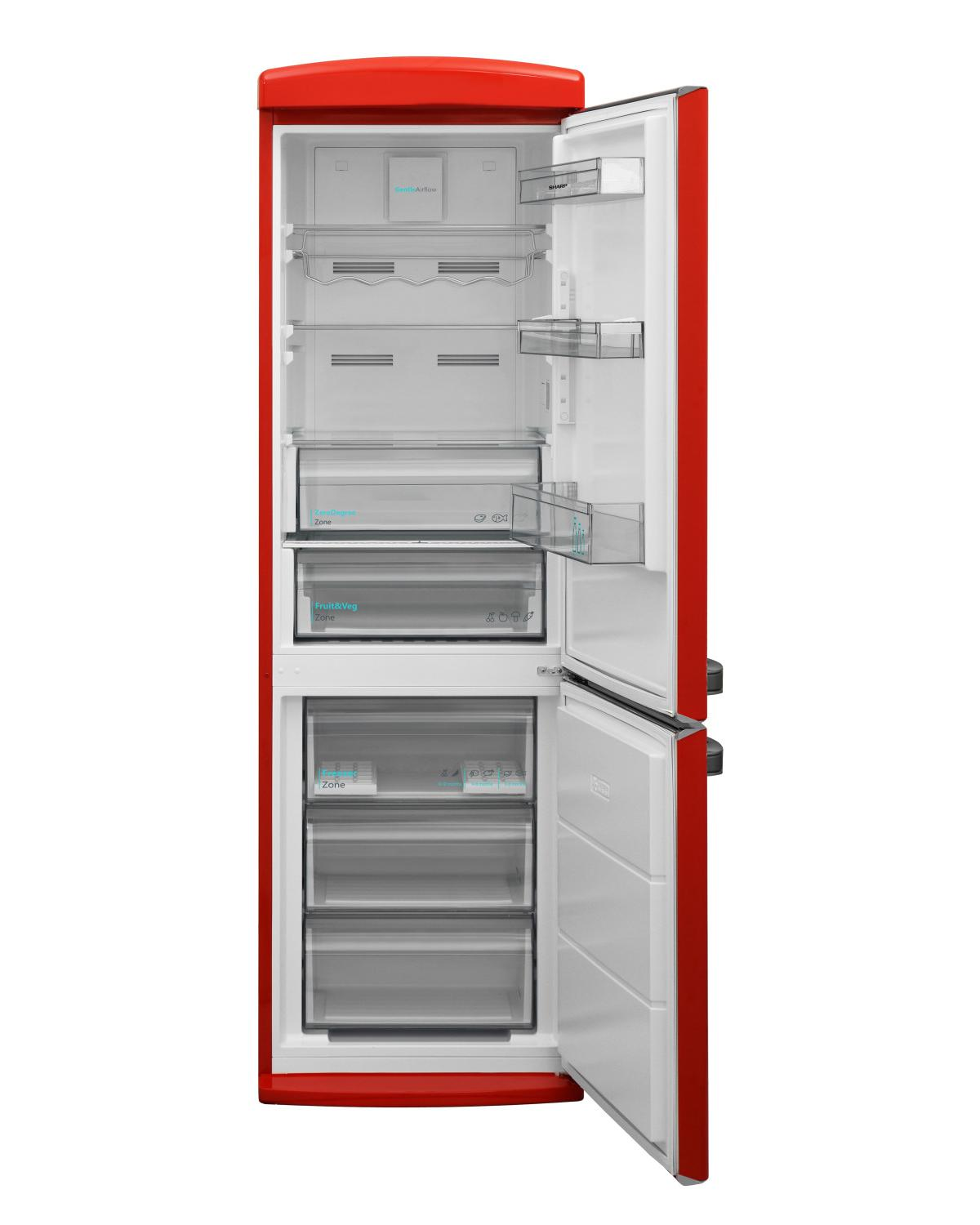 Roter Kühlschrank mit offener Tür, innen weiß mit Regalen und Schubladen.
