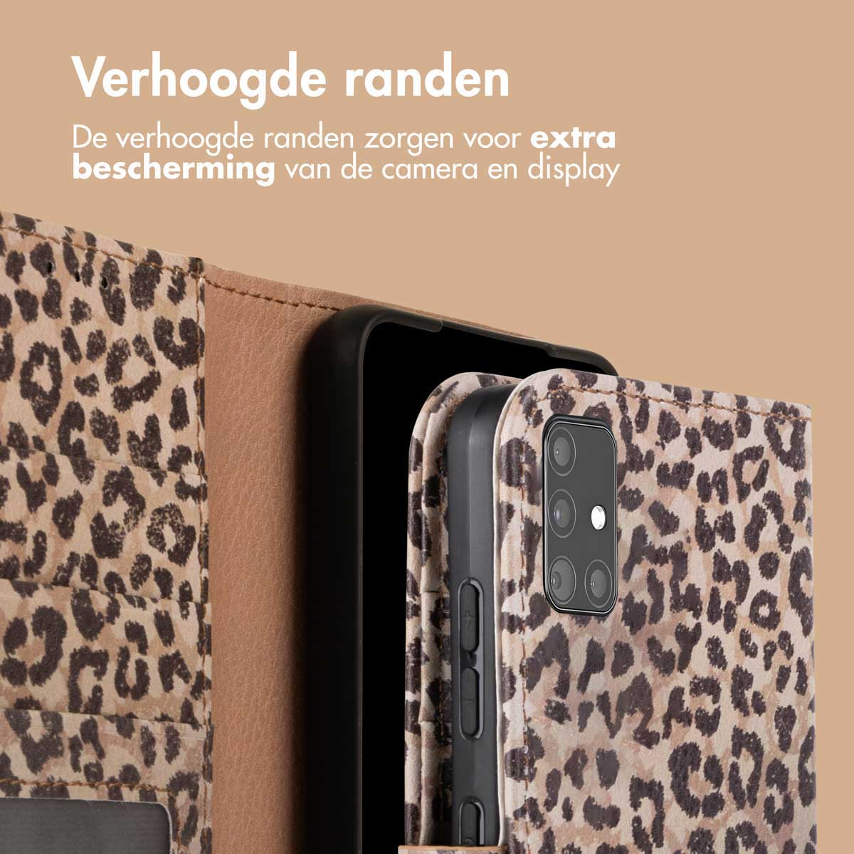 Leopardprint telefoonhoes met verhoogde randen voor camera en display.