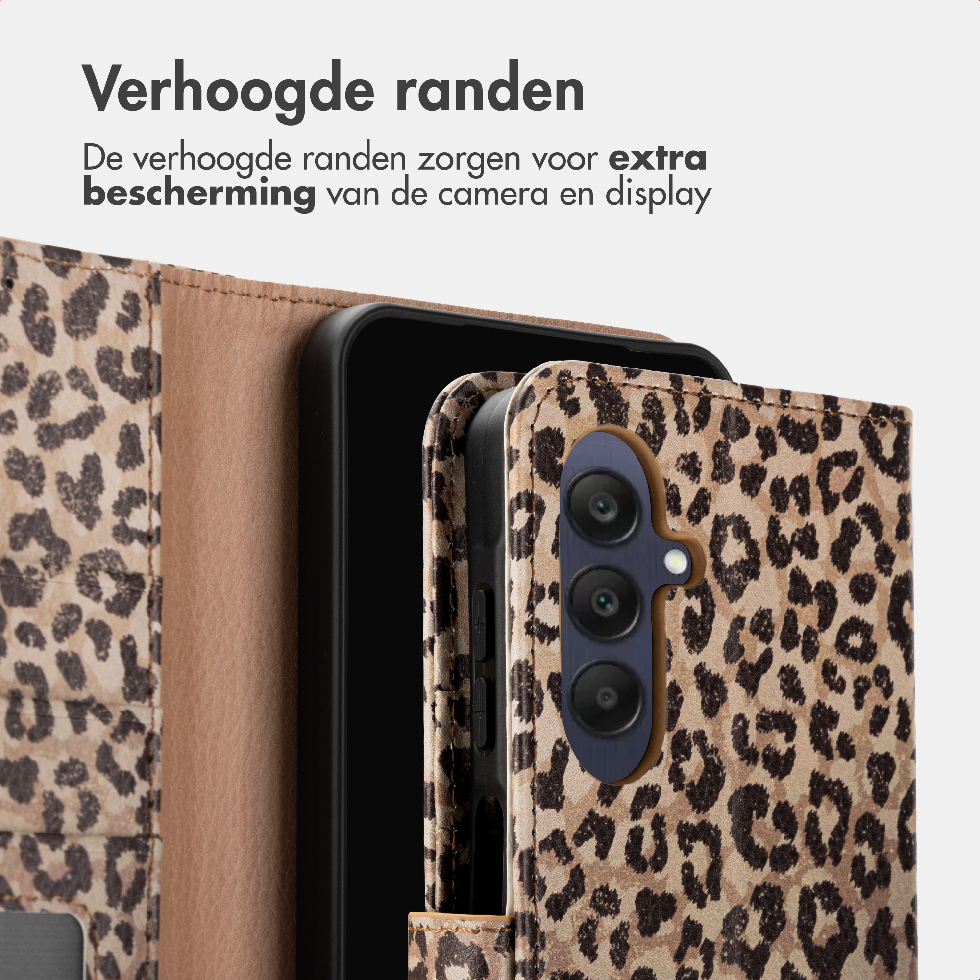 Leopardenprint telefoonhoes met camera-uitsparing en bruin leer.