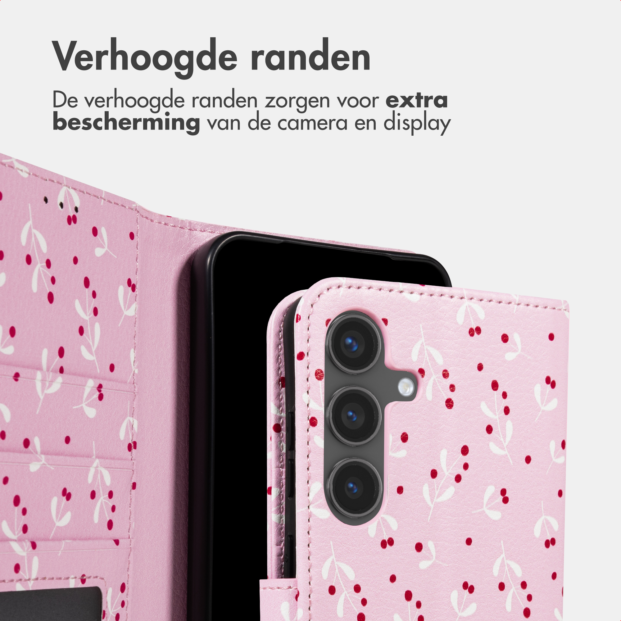Een roze telefoonhoes met bessenpatroon toont het camerabeeld.