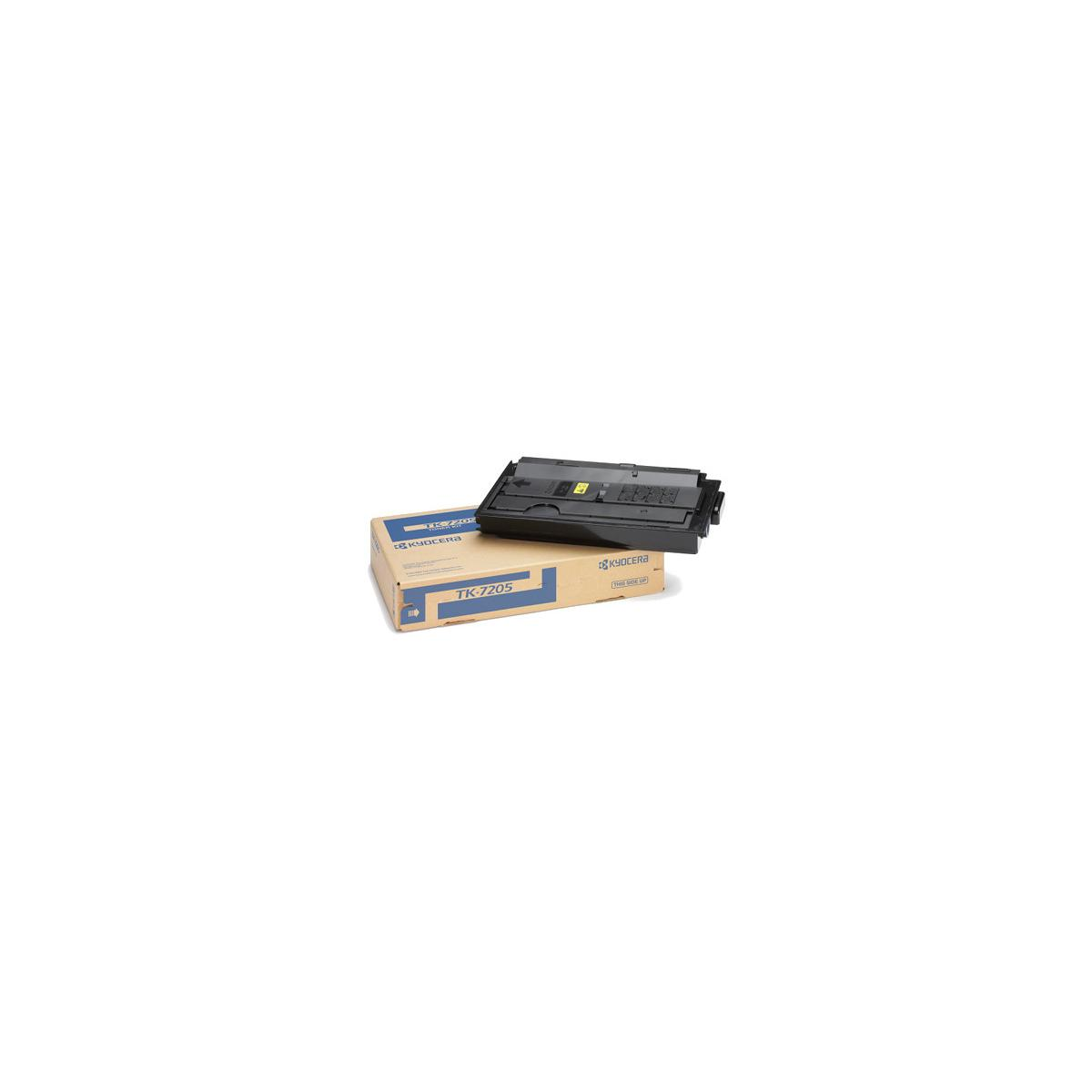 Een zwarte Kyocera TK-7205 toner op zijn doos.