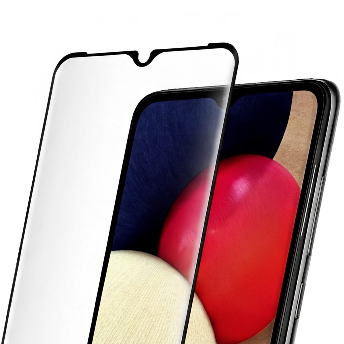 Una protezione per schermo in vetro giace su uno smartphone con sfondo rosso e blu.