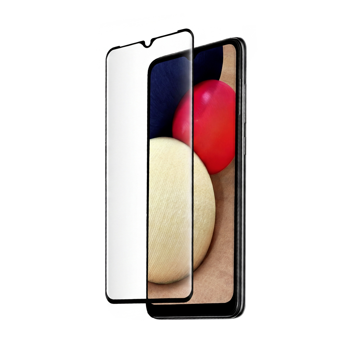 Una protezione per lo schermo giace accanto a uno smartphone. La protezione è trasparente.