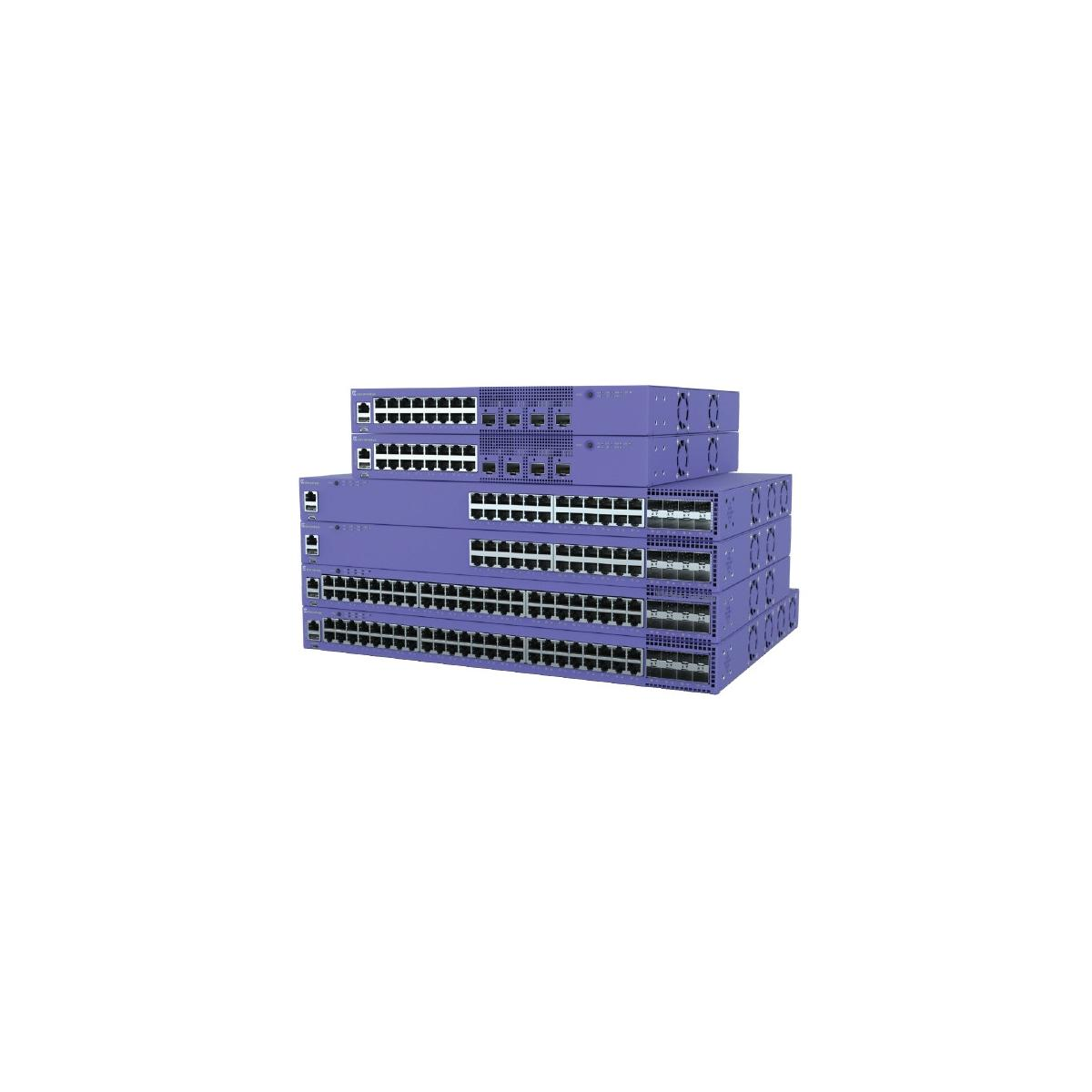Una pila de switches de red morados con muchos puertos visibles.