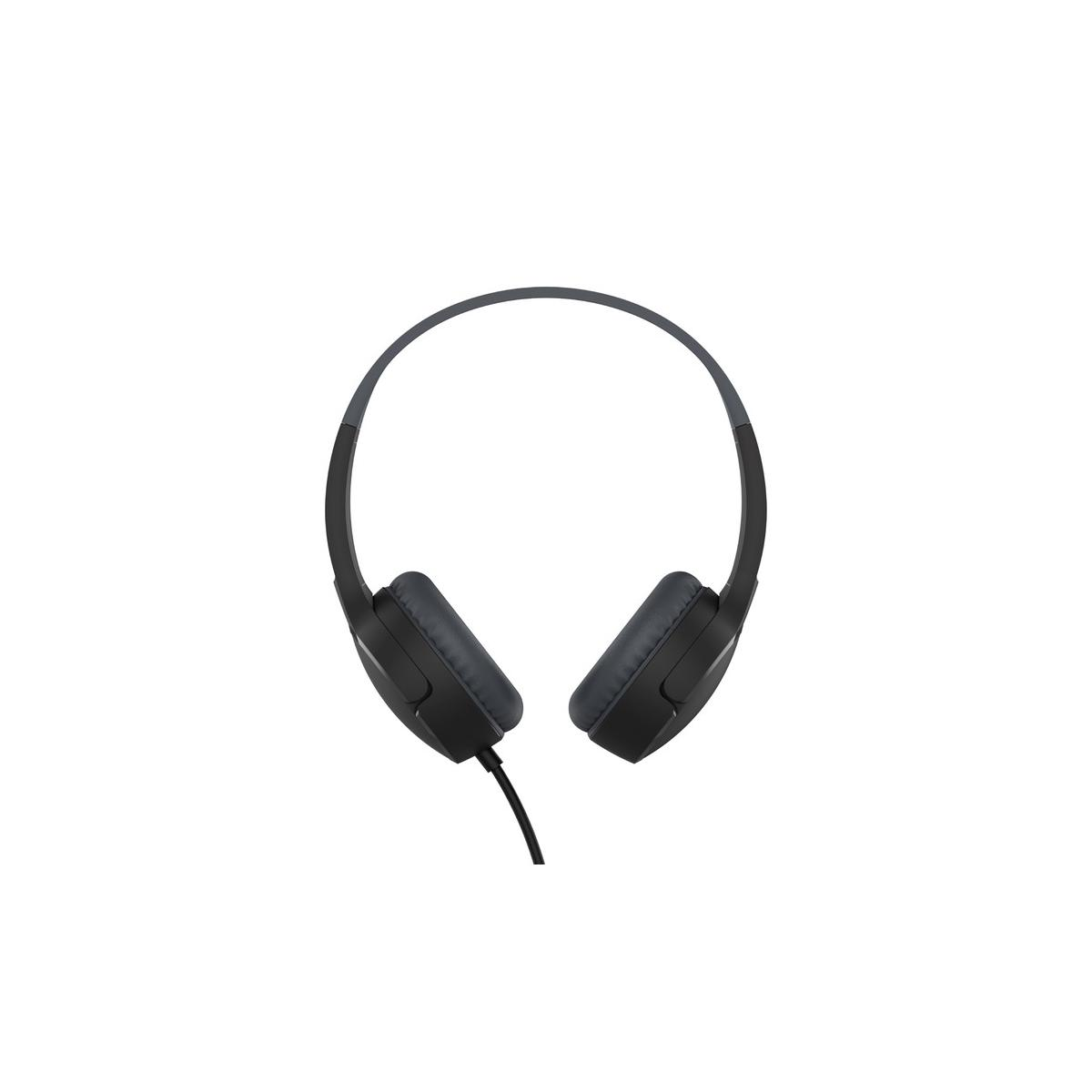Casque noir avec fil sur fond blanc.