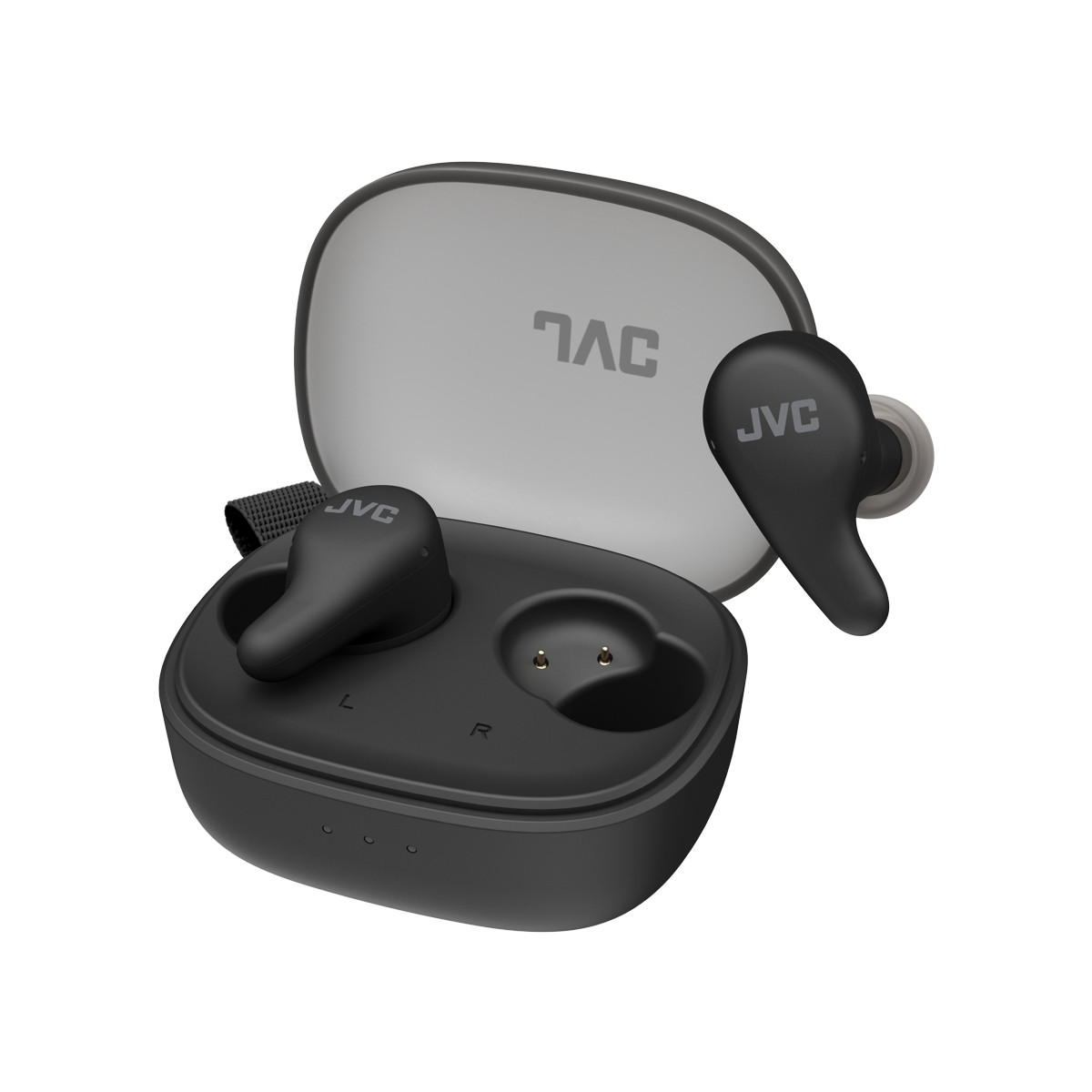 Auricolari JVC neri con custodia di ricarica. Uno è nella custodia, l'altro accanto.