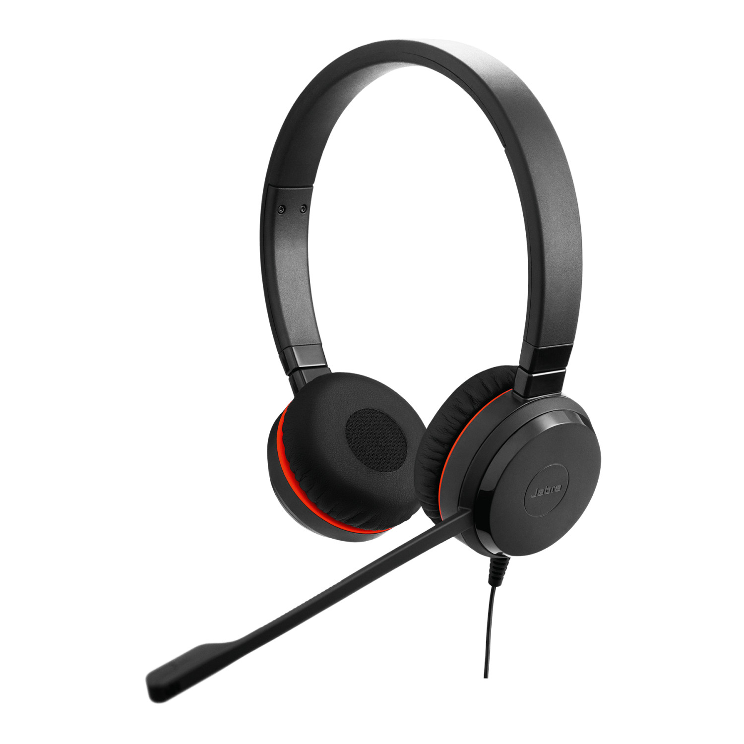 Auriculares negros con micrófono y acento rojo, sobre fondo blanco.