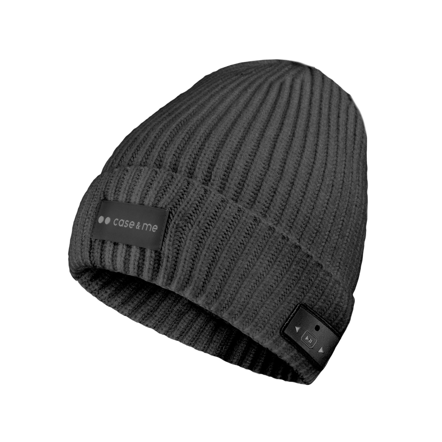 Eine dunkelgraue Strickmütze mit "case & me" Logo und Bluetooth-Steuerung.