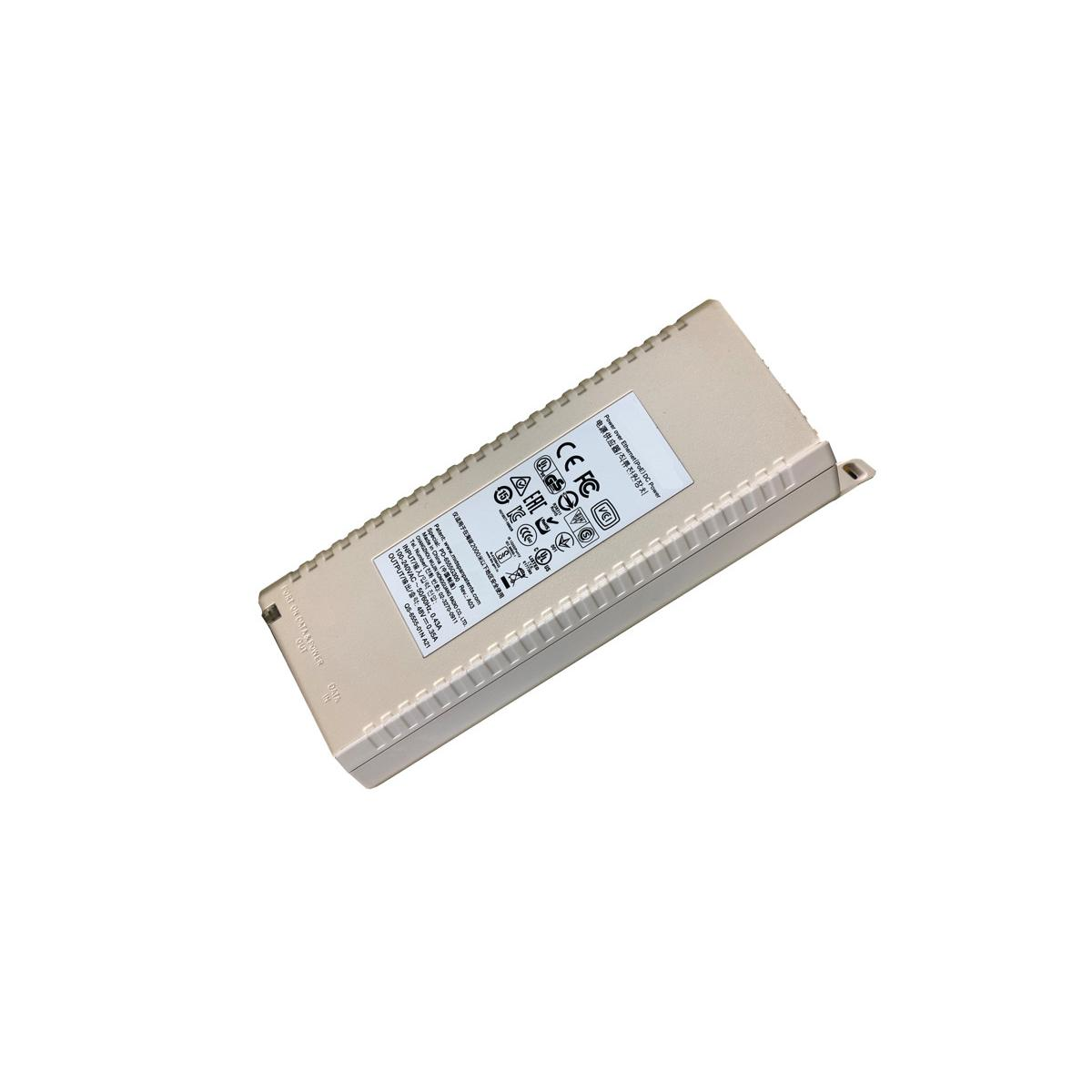 Un adaptateur d'alimentation beige avec certifications CE et FC et étiquettes.
