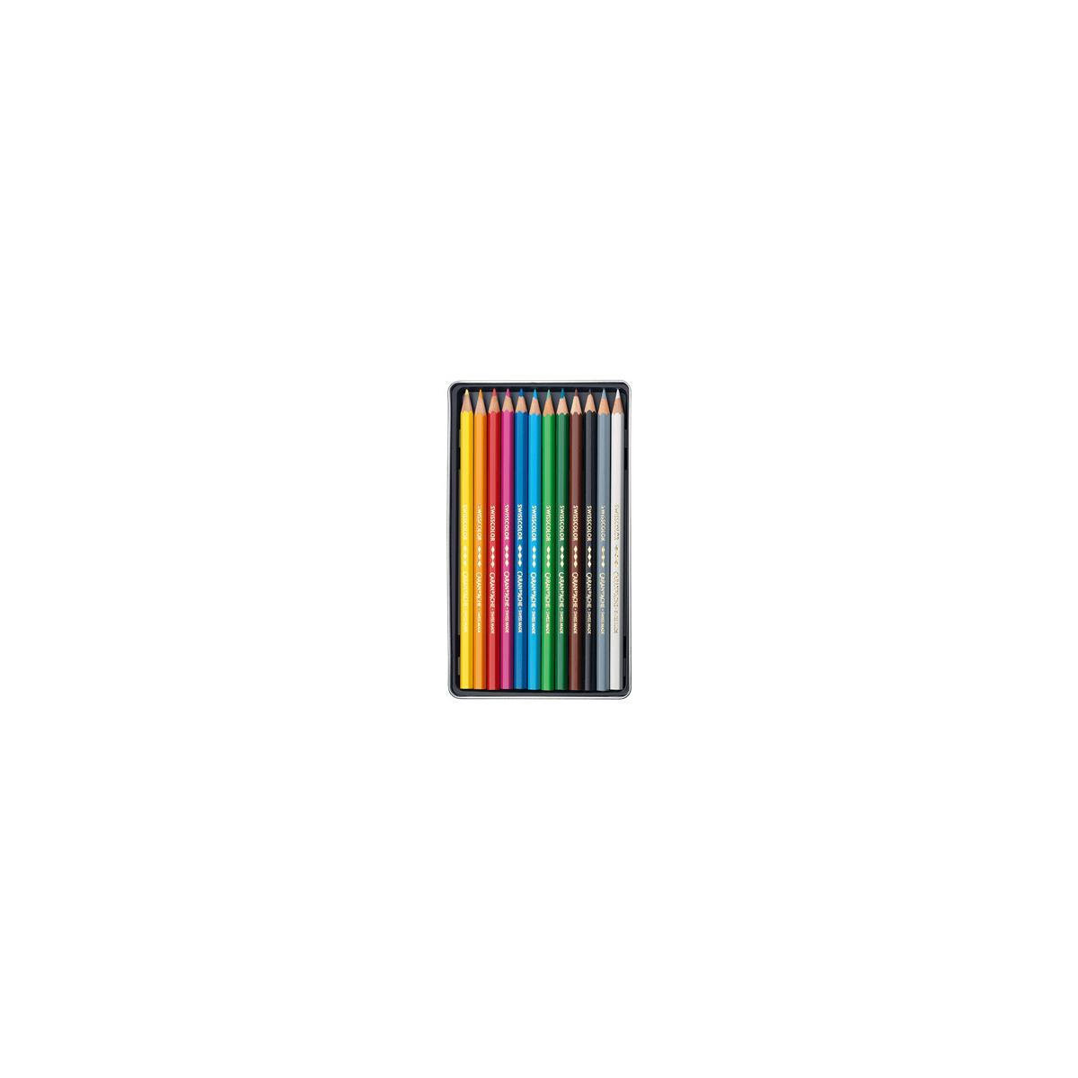 Un set di 12 matite colorate in una scatola argentata, da sinistra a destra: giallo, rosa, rosso, arancione, verde chiaro, verde scuro, azzurro, blu scuro, marrone, grigio, nero, bianco.