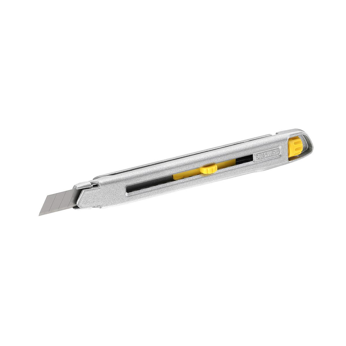 Ein silbernes Cuttermesser mit gelbem Schieberegler und ausgefahrener Klinge.
