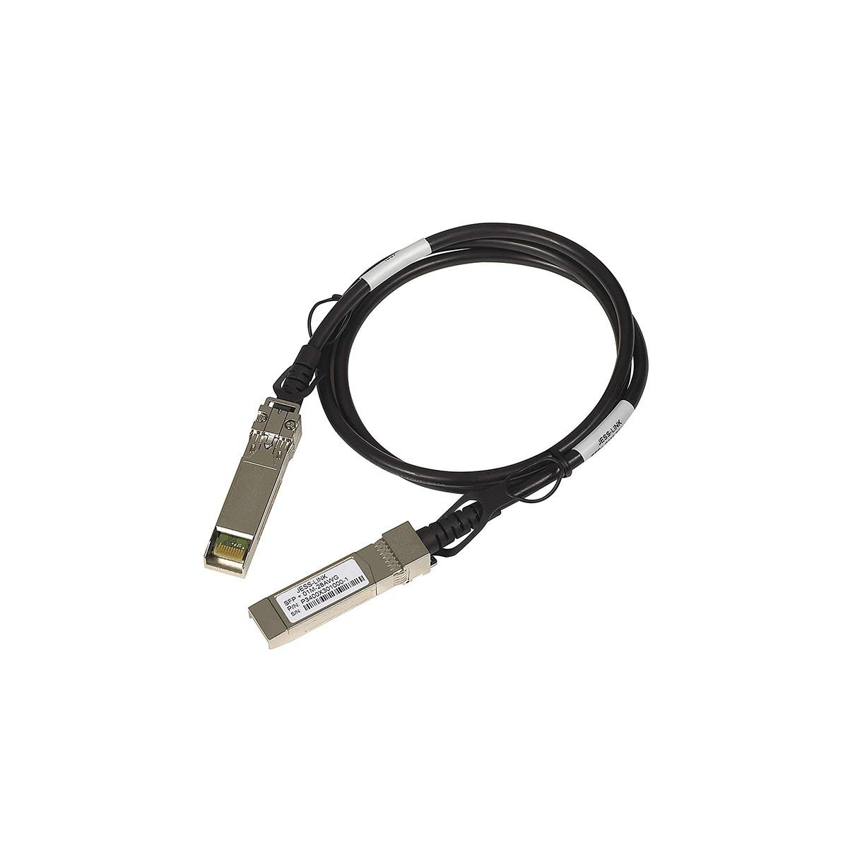 Un cavo nero con connettori SFP argentati ed etichette.