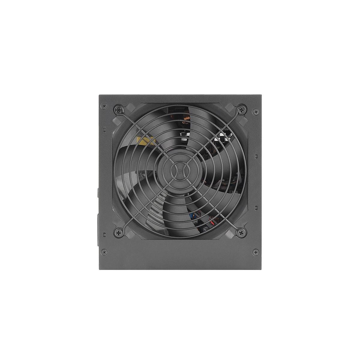 Een grijze computer ventilator met metalen rooster en zwarte bladen.