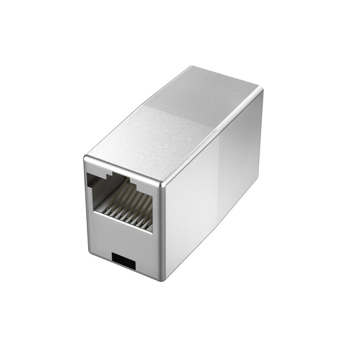 Un adattatore connettore RJ45 argentato con pin visibili, su sfondo bianco.
