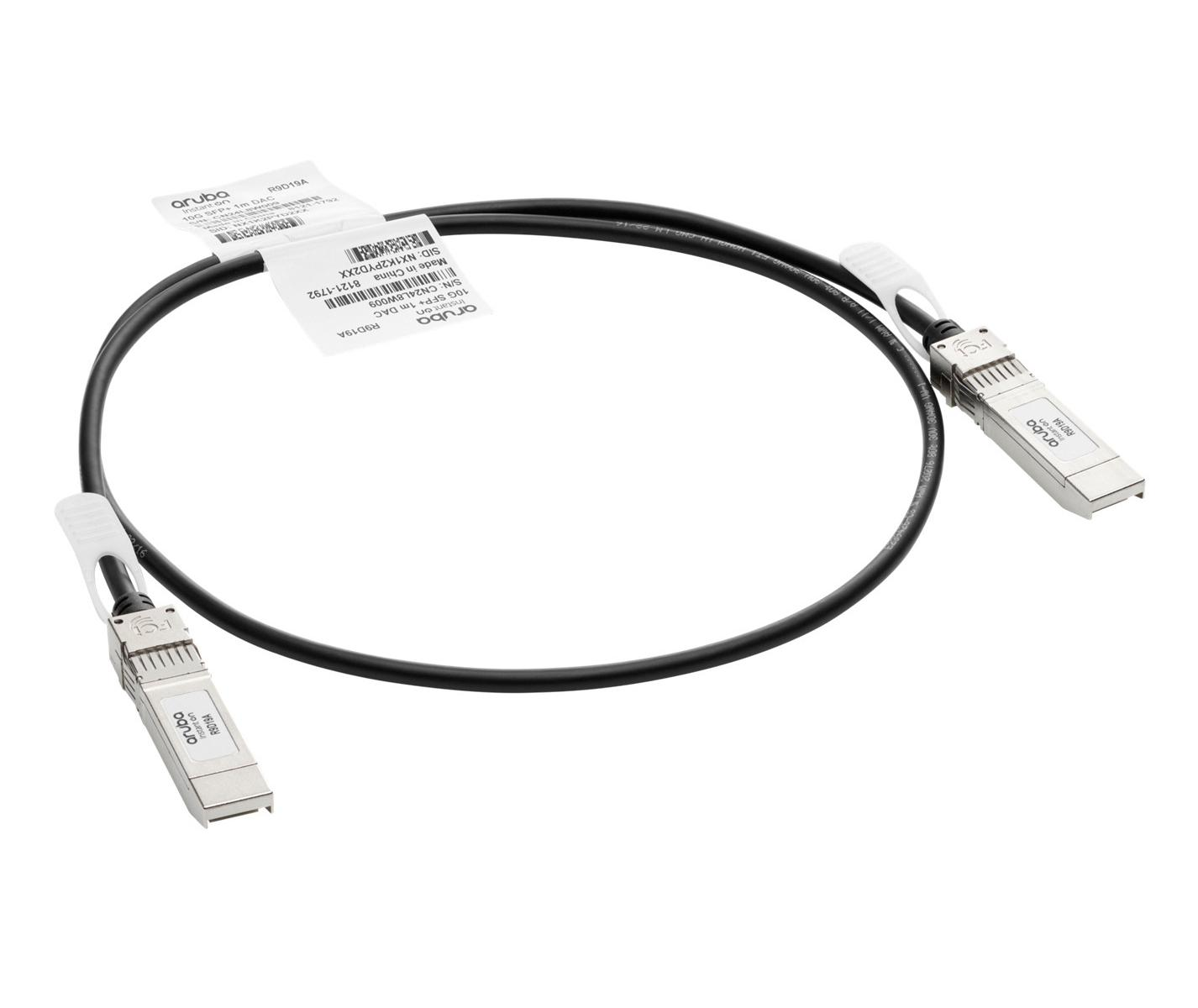 Un cavo Aruba 10G SFP+ 1m DAC nero con connettori argentati.