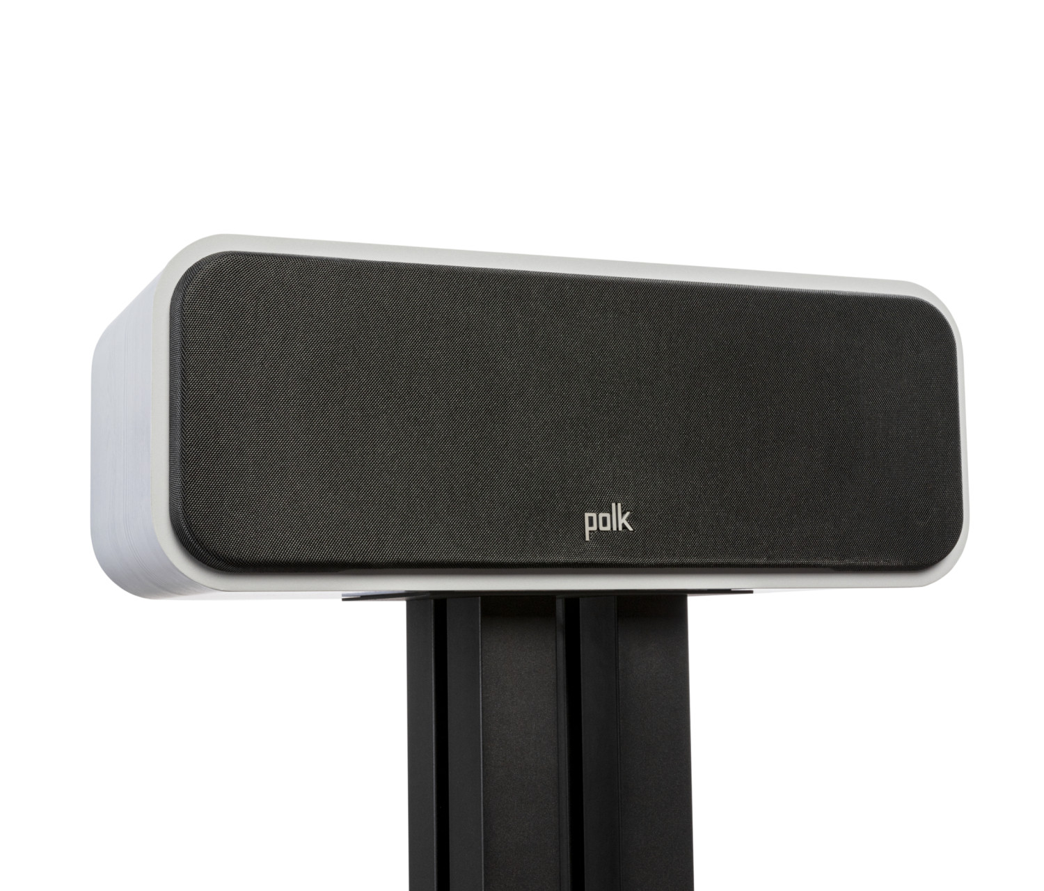 Una soundbar Polk bianca e nera è posata su un supporto nero su sfondo bianco.
