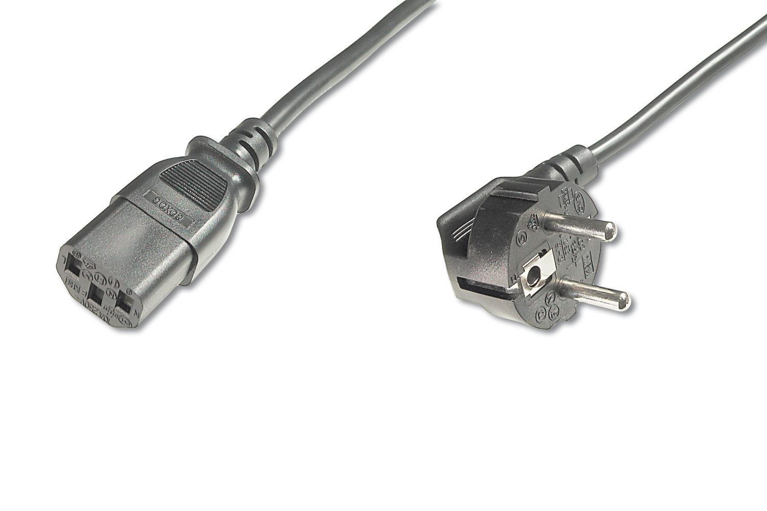 Ein schwarzes Stromkabel mit einem Stecker und einer Buchse, auf weißem Hintergrund.