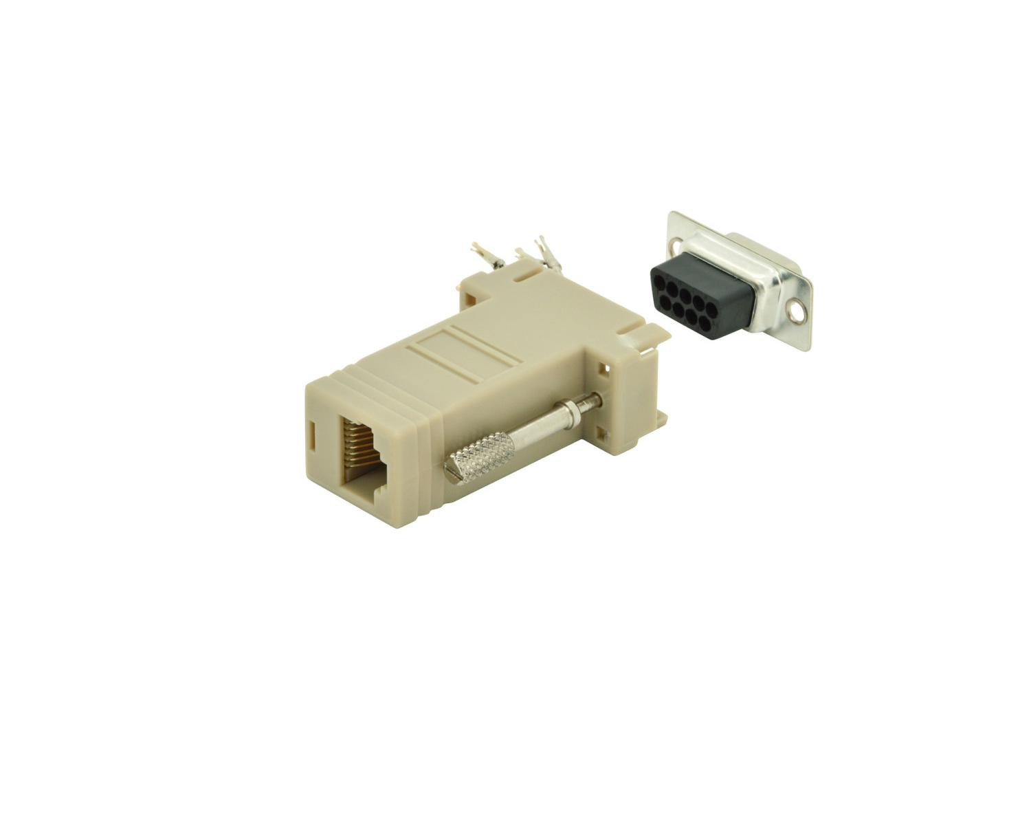 Un adattatore beige con porta RJ45 e connettore nero staccabile.