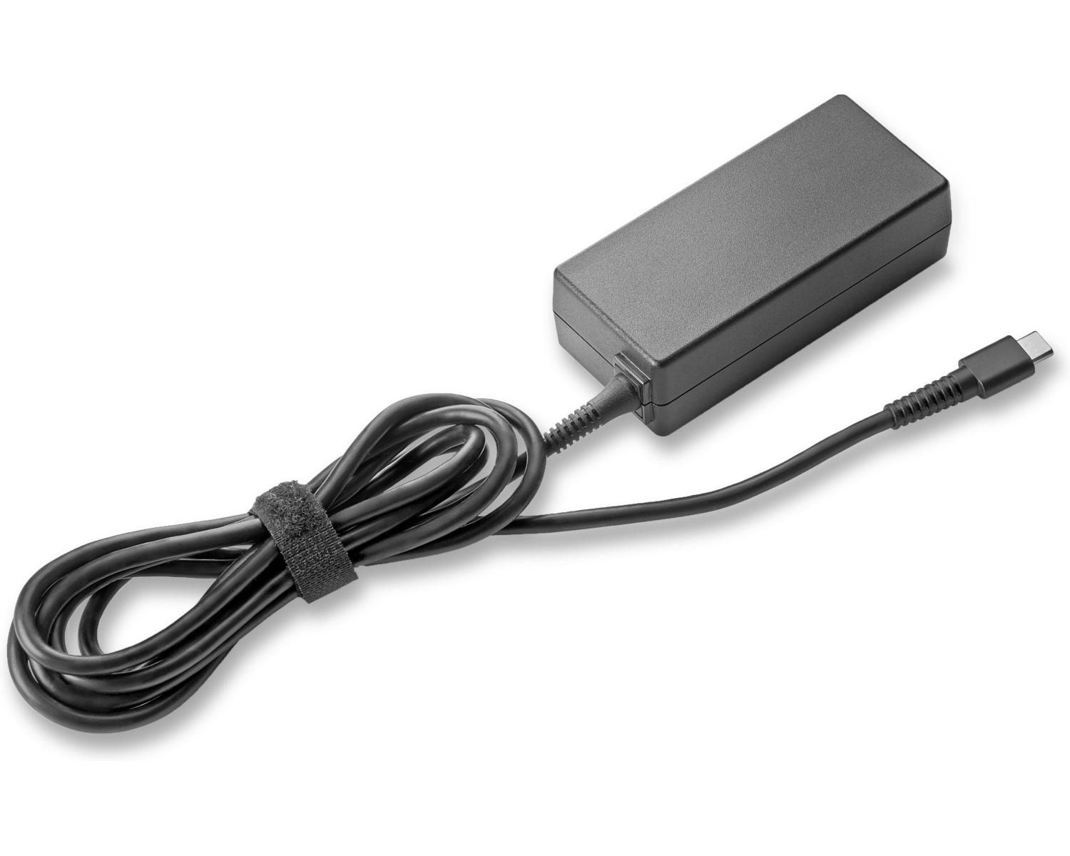 Un alimentatore nero con cavo USB-C su sfondo bianco.