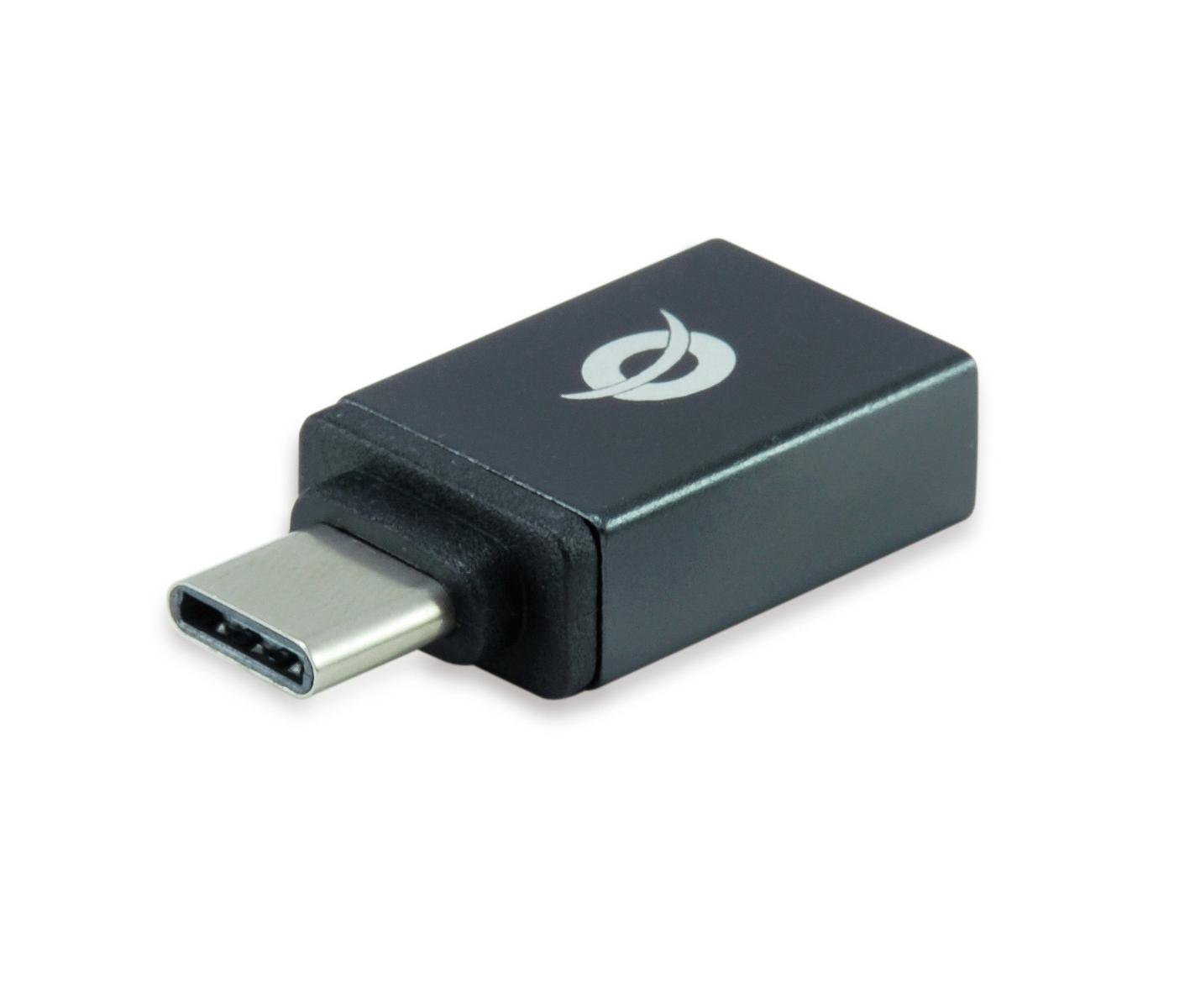 Schwarzer USB-C-Adapter mit silbernem Stecker und weißem Logo auf weißem Grund.