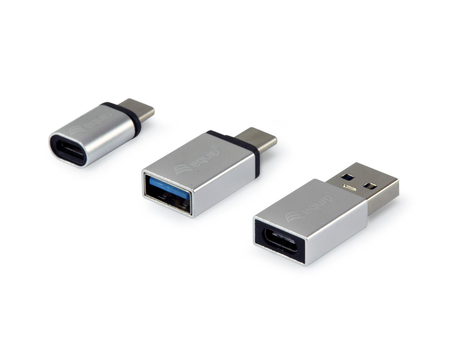 Tre adattatori USB argentati su sfondo bianco.