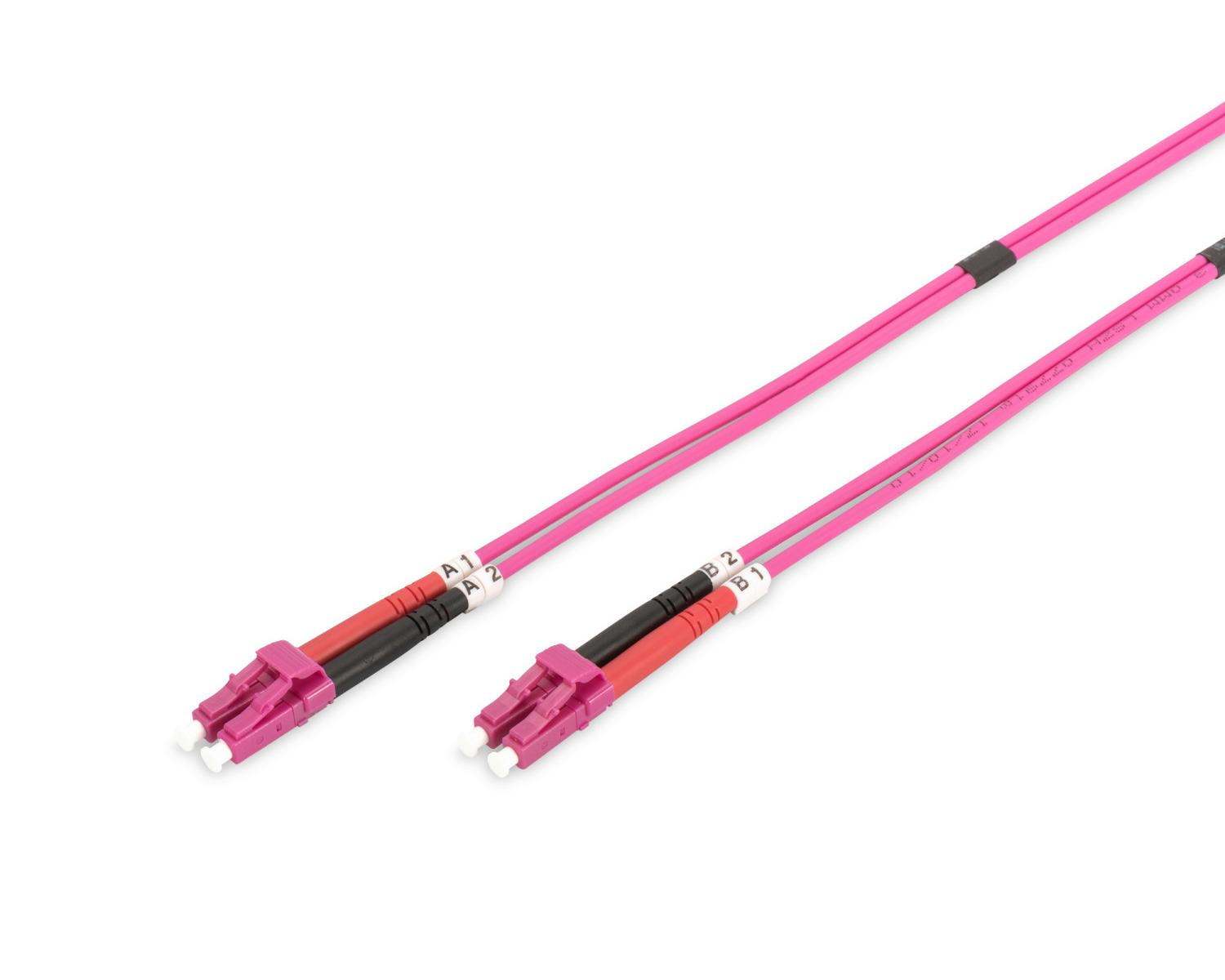 Due cavi in fibra ottica rosa con connettori rosa e neri, etichettati A1, A2, B1, B2.