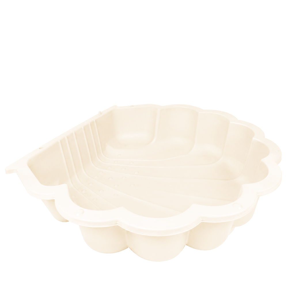 Beige Muschel-Sandkasten mit Stufen und gerippter Textur.