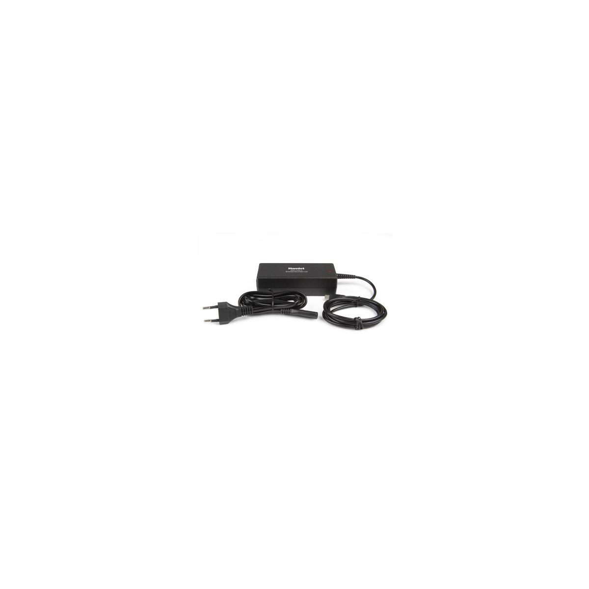 Schwarzes Netzteil mit Kabel und Stecker auf weißem Hintergrund.
