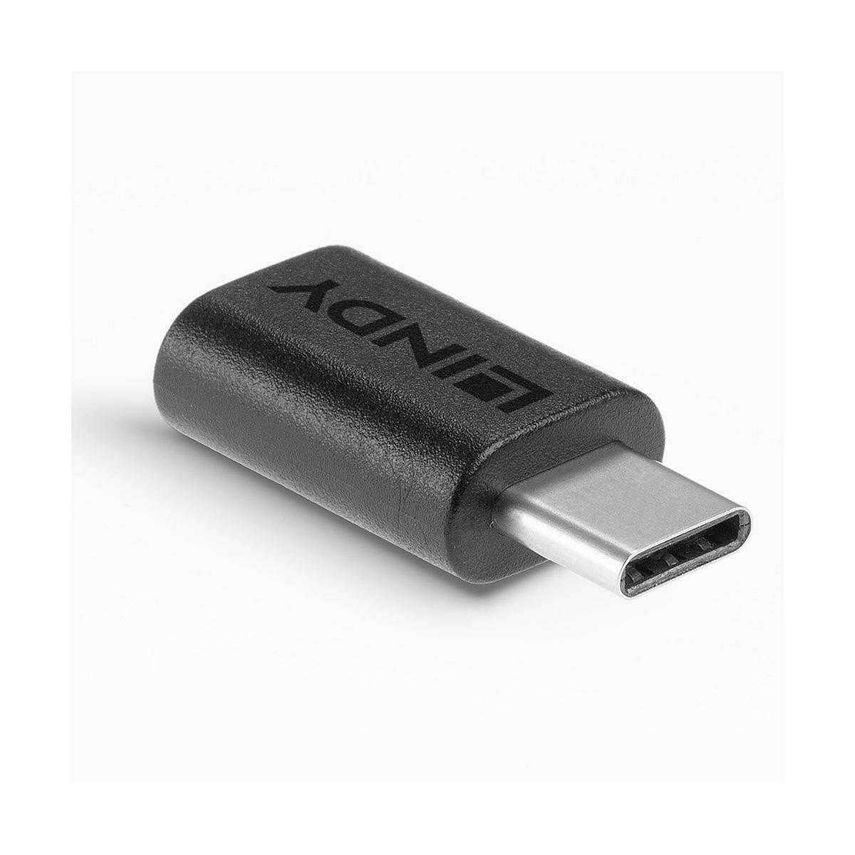 Un adattatore USB-C nero con logo LINDY.