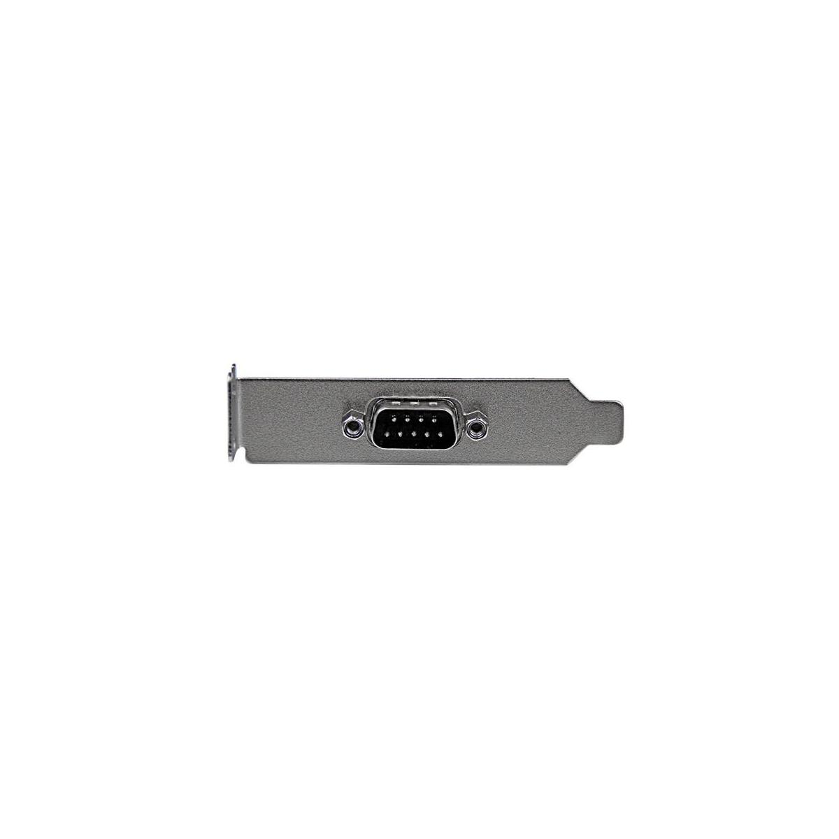 Un puerto plateado de nueve pines para un cable de computadora.