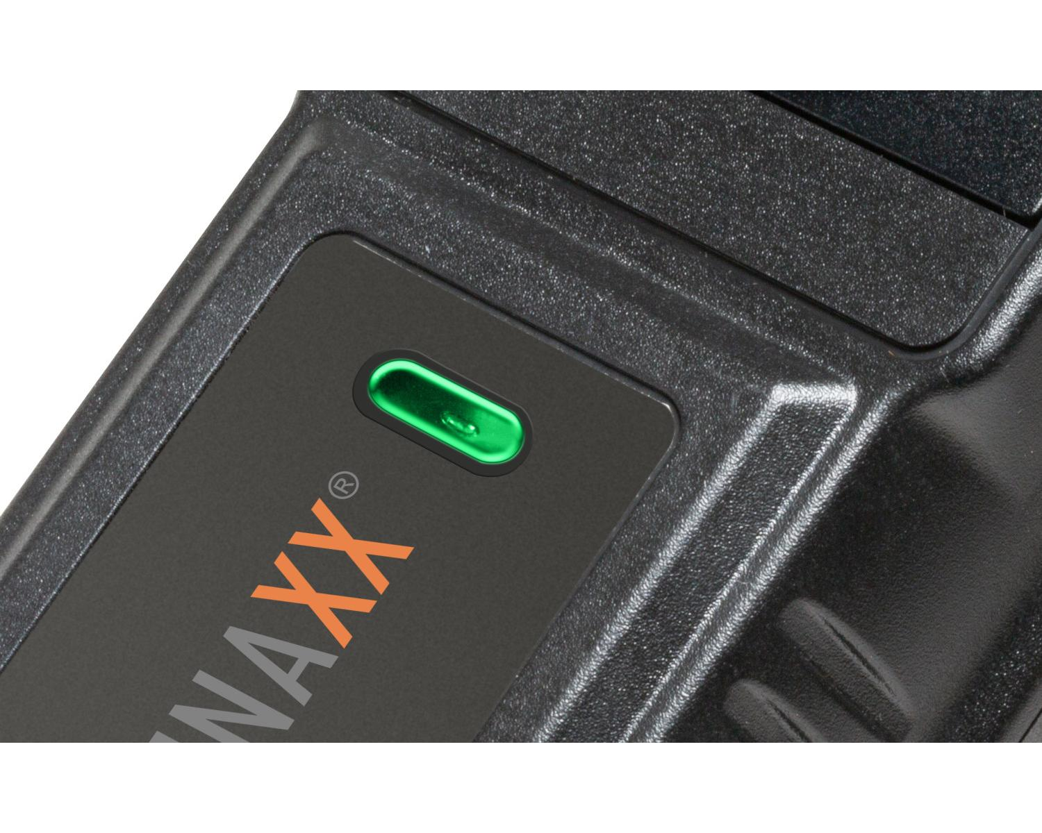 Dispositivo nero con LED verde e logo 'naxx'.