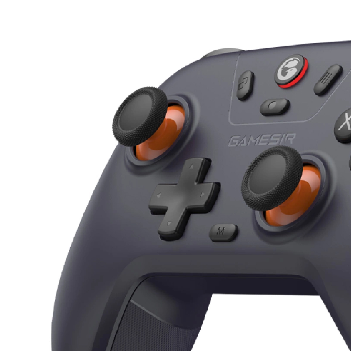 Une manette GameSir gris foncé avec des accents orange et des joysticks noirs.