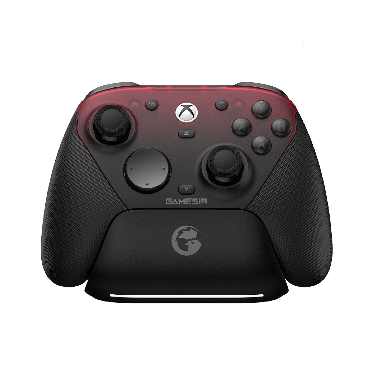 Schwarzer Xbox-Controller mit rot-transluzentem Oberteil und Gamesir-Branding auf dem Ständer.