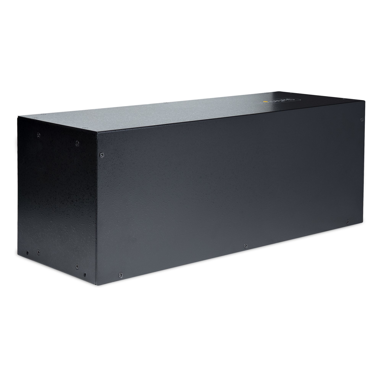 Una caja rectangular negra con tornillos en los bordes descansa sobre una superficie blanca.