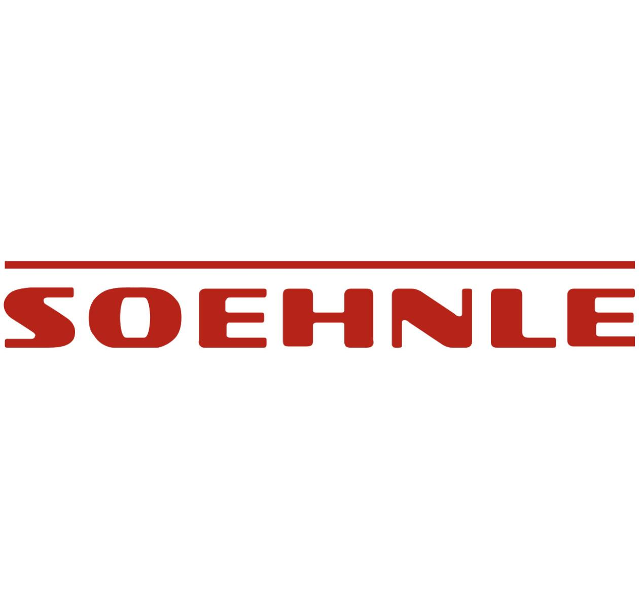 Logo rosso SÖHNE su sfondo bianco.