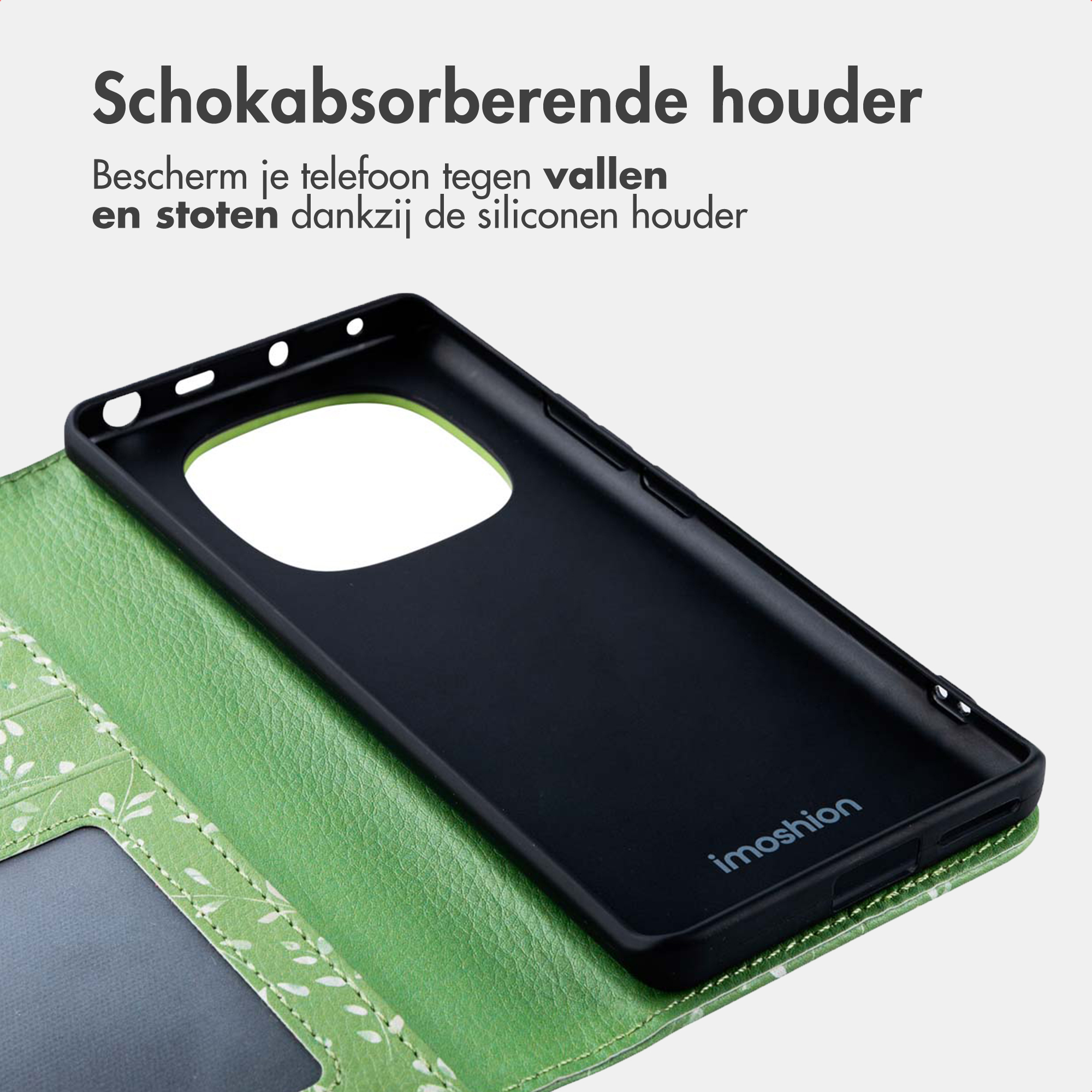 Zwarte telefoonhoes op groen lederen portemonnee met bladerpatroon.