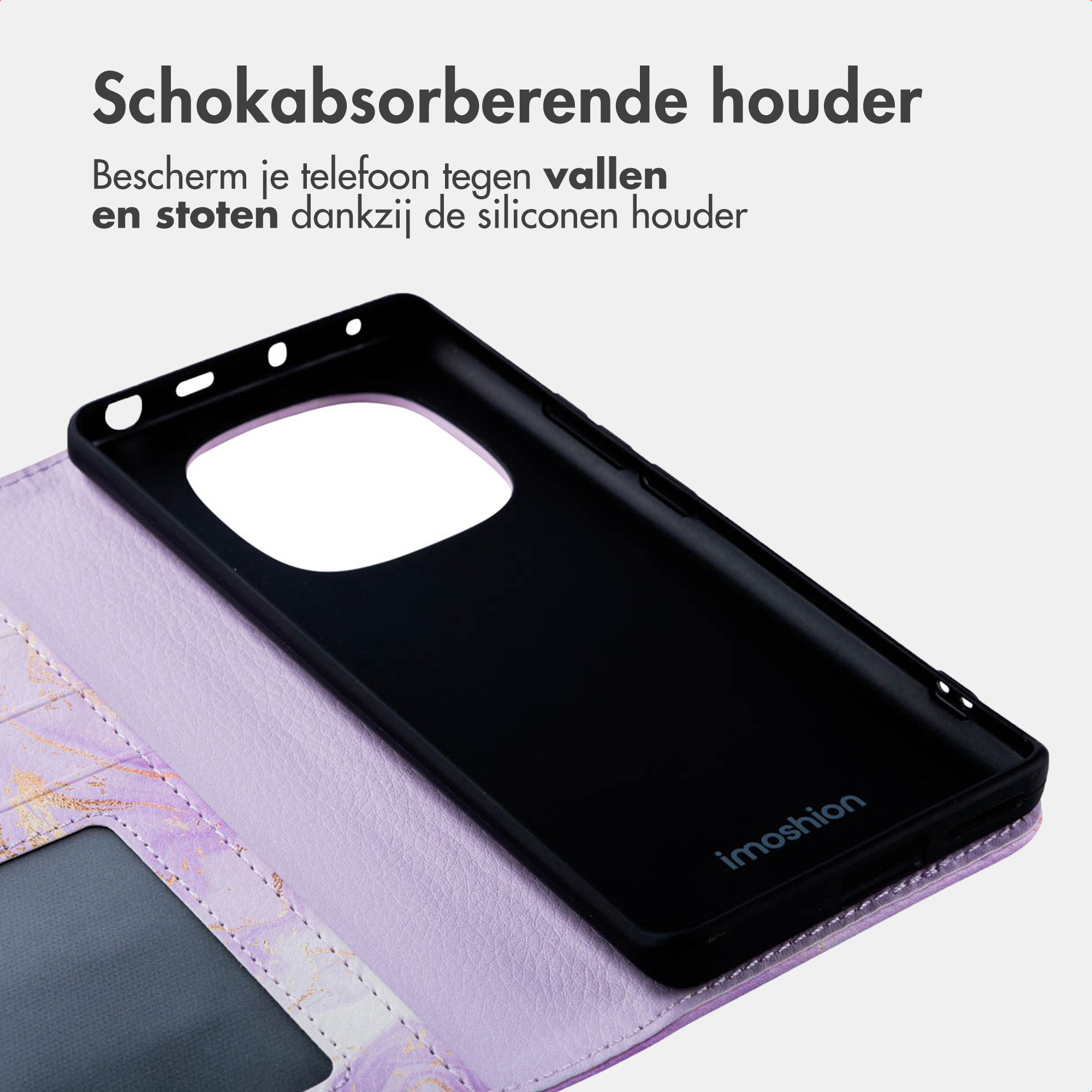 Zwarte siliconen telefoonhoes op een paarse achtergrond met patroon.