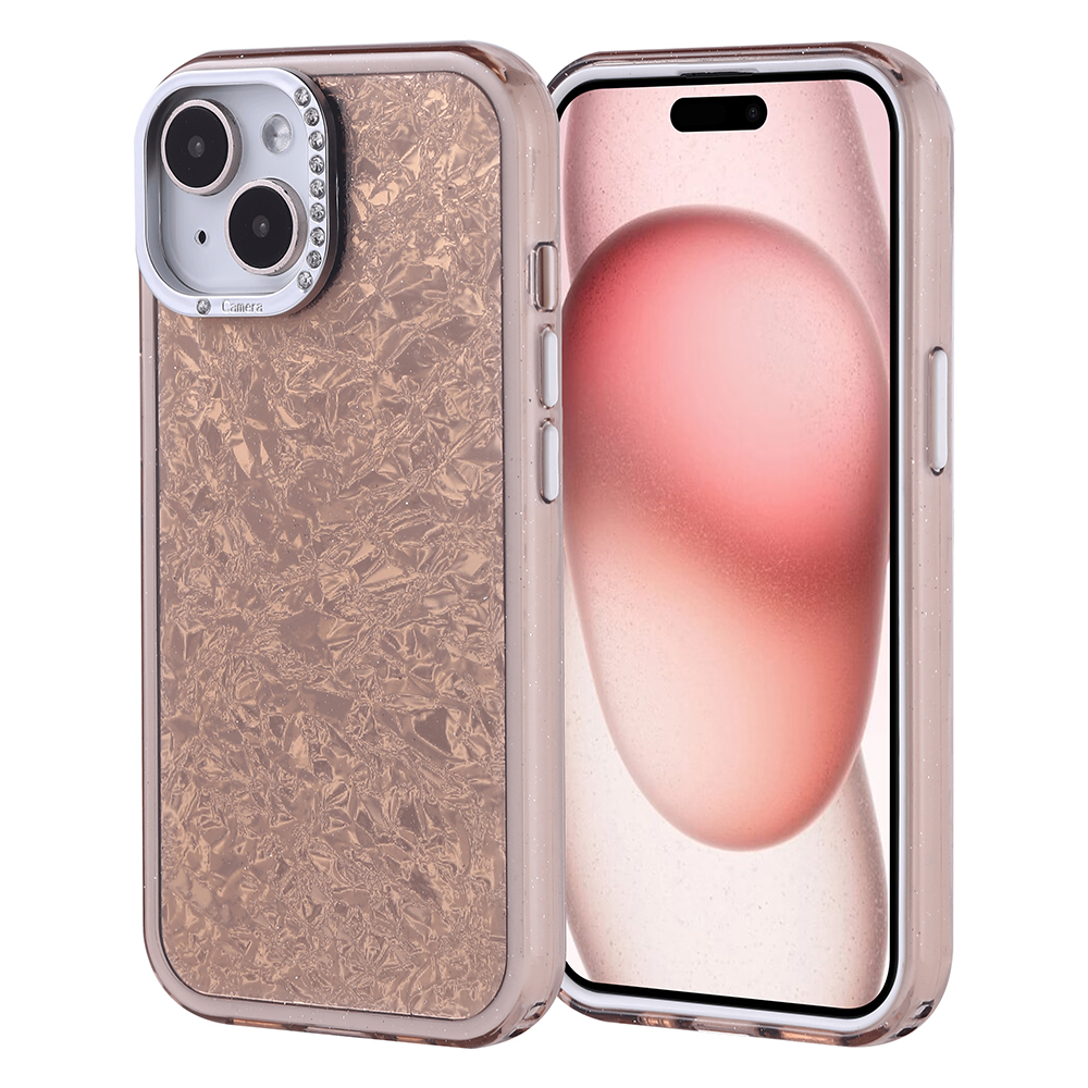 Rose altın rengi dokulu ve simli telefon kılıfı, iPhone'un yanında.