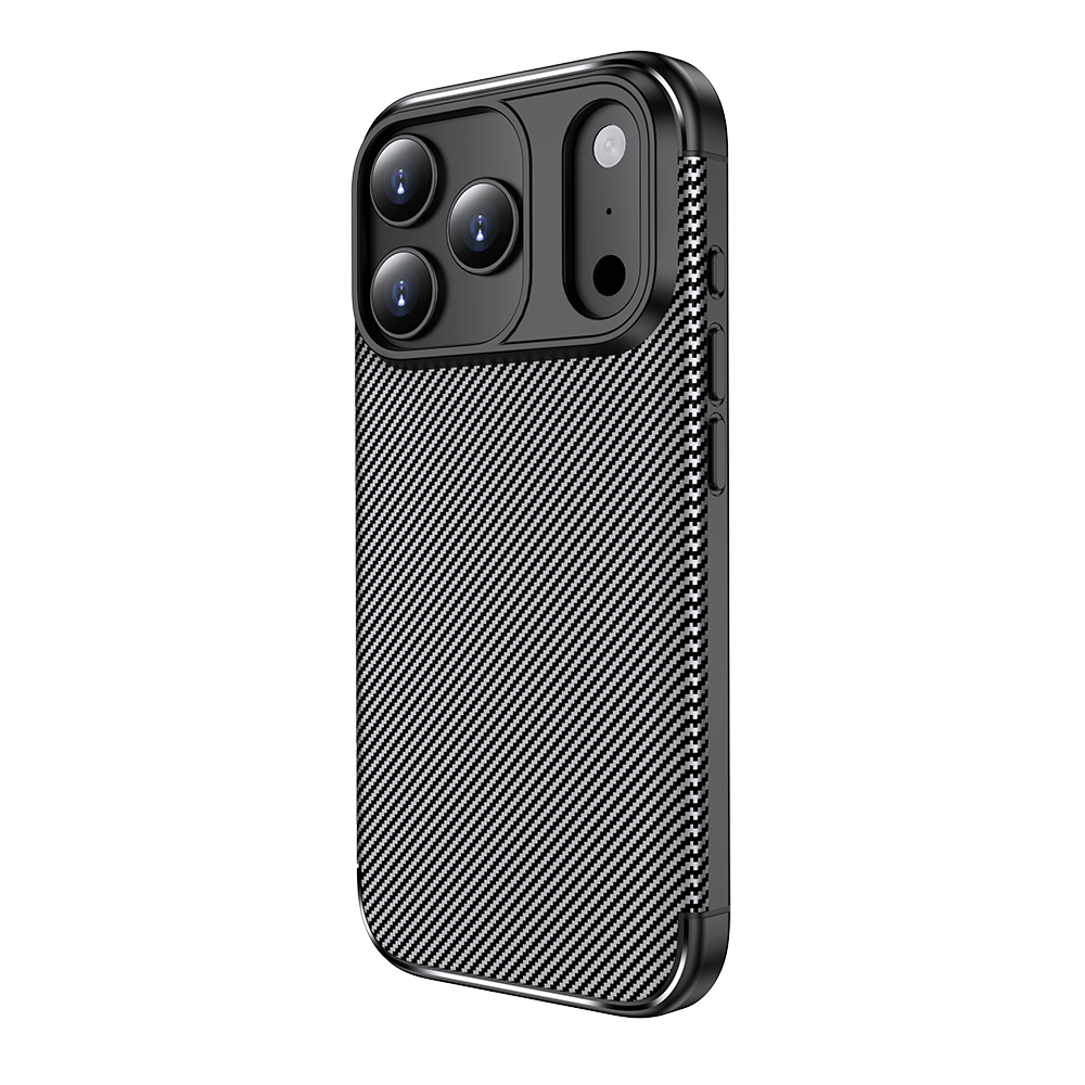 Karbon fiber desenli, üç kameralı siyah telefon kılıfı.