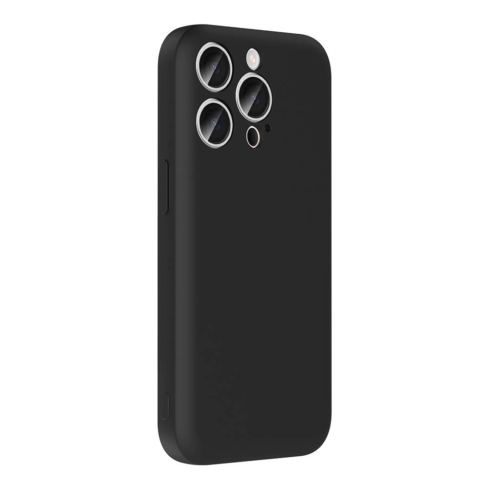 Beyaz arka plan üzerinde üçlü kamera kesimli siyah telefon kılıfı.