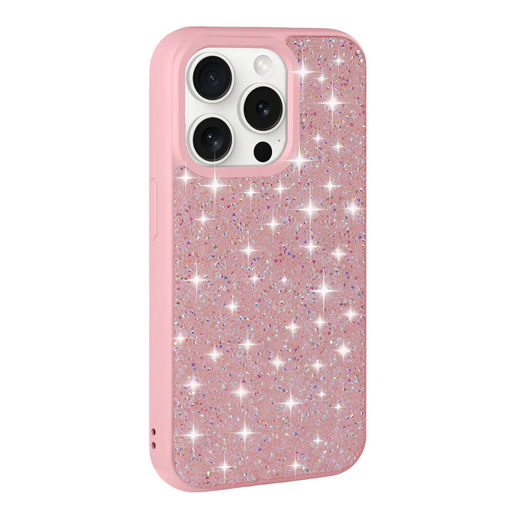 Üç kamera lensli, simli pembe telefon kılıfı.