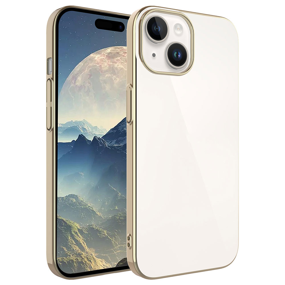 Altın çerçeveli beyaz bir iPhone, dağlar ve ay içeren masaüstü arka planında duruyor.