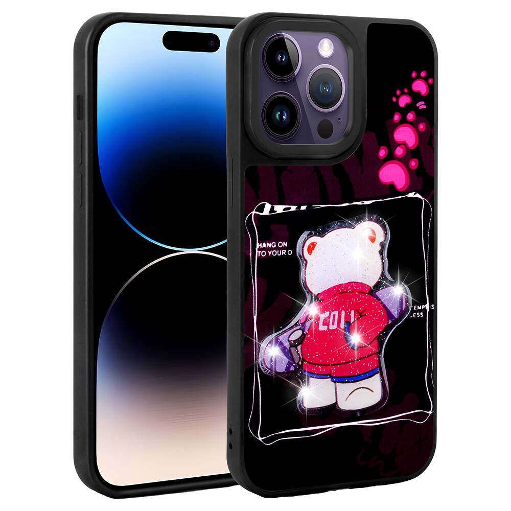 Pembe vurgulu, parlak ayıcık tasarımlı siyah telefon kılıfı.