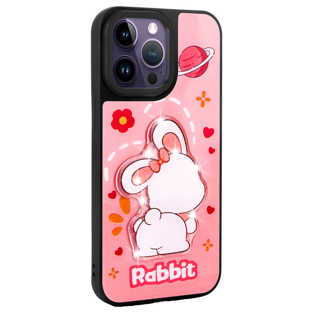 Parlak beyaz tavşanlı, gezegenli ve çiçekli pembe telefon kılıfı.