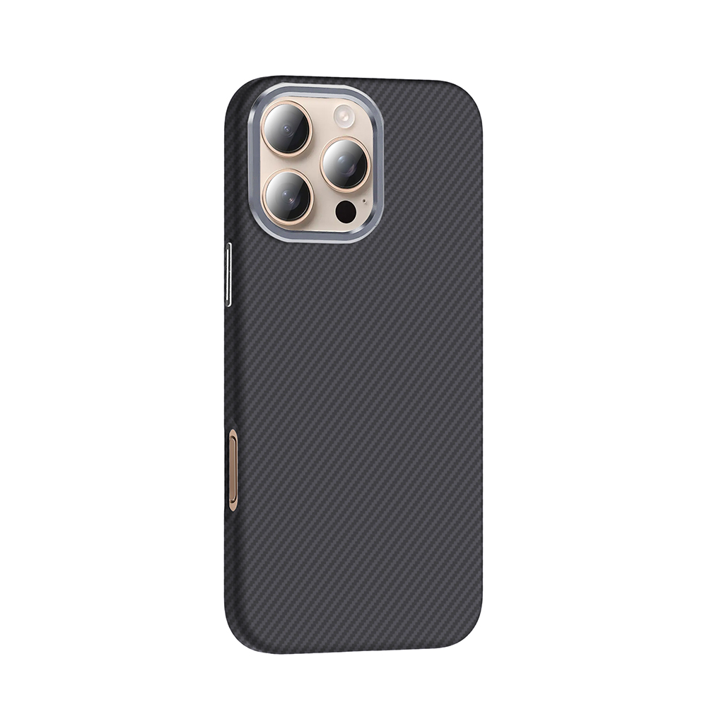 Koyu gri karbon fiber desenli, kamera yuvalı telefon kılıfı.