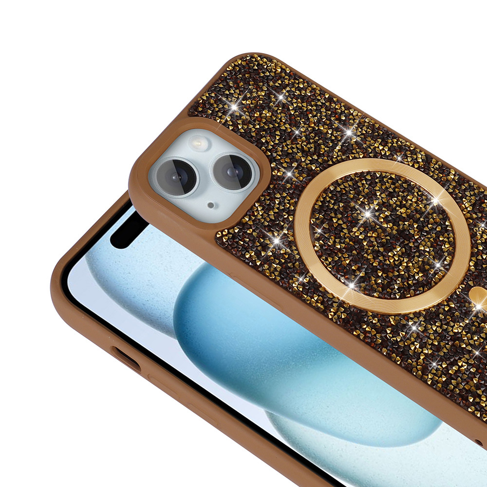 Altın halkalı kahverengi simli telefon kılıfı telefonda.